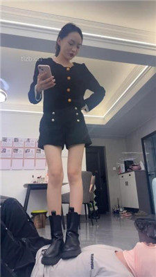 【芊芊】暴汗臭短肉丝pov语言羞辱脚奴