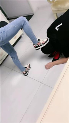 【芊芊】暴汗臭短肉丝pov语言羞辱脚奴