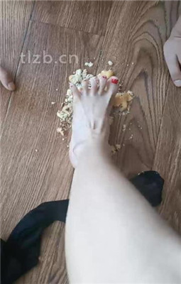 图片[17]_【十言】踩踏喂食/喝圣水/黑丝高跟诱惑虐_HD绳艺资源