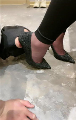 图片[11]_【花兮玥】茶室tj-跪舔高跟/圣水泡黑丝咀嚼_HD绳艺资源