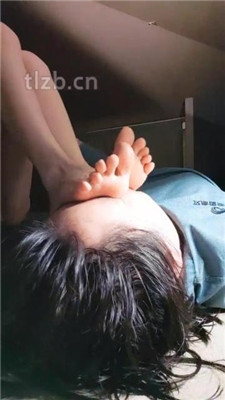 黑丝网袜踩脸虐腹 YC-230115-4