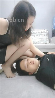 图片[9]_【古月安妮】素人小姐姐黑丝脏鞋脚下奴【双视角版】_HD绳艺资源