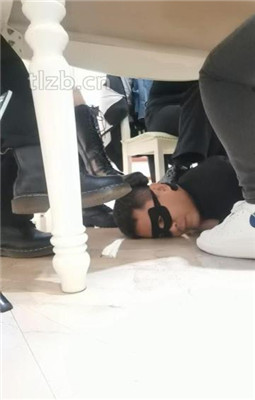 图片[2]_【文文文】桌底视角-脏鞋跪舔伺候主人-踩踏碾压【三视角版】_HD绳艺资源