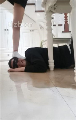 图片[7]_【文文文】桌底视角-脏鞋跪舔伺候主人-踩踏碾压【三视角版】_HD绳艺资源