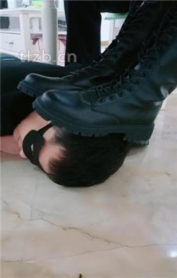 图片[16]_【文文文】桌底视角-脏鞋跪舔伺候主人-踩踏碾压【三视角版】_HD绳艺资源