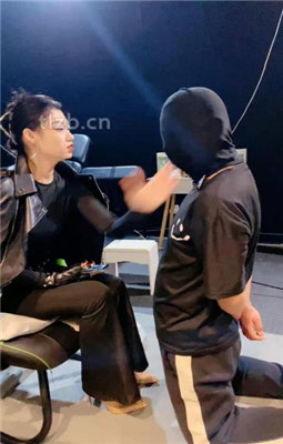 图片[9]_【冰诺】连环耳光狂抽/人肉脚垫_HD绳艺资源