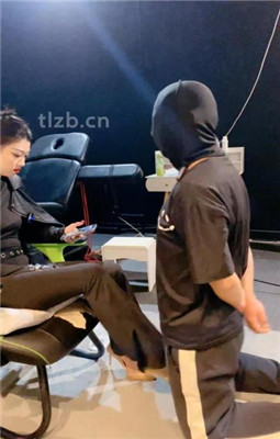 图片[10]_【冰诺】连环耳光狂抽/人肉脚垫_HD绳艺资源