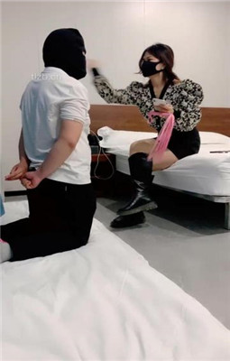 图片[2]_【六酱】狗儿子伺候-骑马/耳光/舔脏鞋底_HD绳艺资源