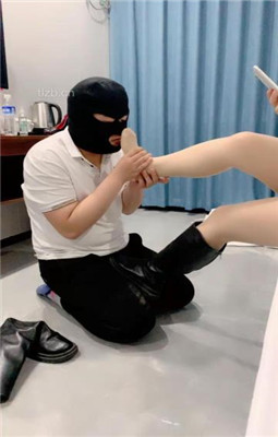 图片[7]_【六酱】狗儿子伺候-骑马/耳光/舔脏鞋底_HD绳艺资源