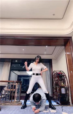 【简一】马术女教练-骑马爬行/训练/转胯/闻舔臭脚丫_HD绳艺资源