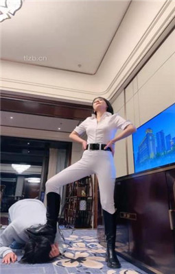 图片[13]_【简一】马术女教练-骑马爬行/训练/转胯/闻舔臭脚丫_HD绳艺资源