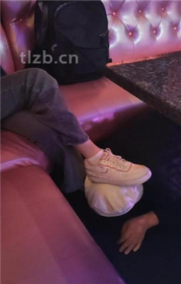 图片[2]_【小琪】KTV-脏鞋踩地毯/舔鞋舔jio/骑马_HD绳艺资源