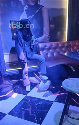 图片[9]_【小琪】KTV-脏鞋踩地毯/舔鞋舔jio/骑马_HD绳艺资源