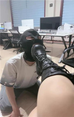 图片[13]_【鱼糯糯】3S-脚底踩踏/轮流舔脏鞋/插嘴/踩狗爪_HD绳艺资源