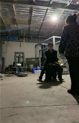 苏苏首拍便用高跟细跟全体重钻拧扎 美丽的血印 超甜的笑容 高冷让人恐惧 YC-230131-5