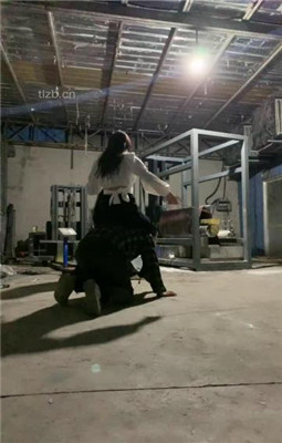 苏苏首拍便用高跟细跟全体重钻拧扎 美丽的血印 超甜的笑容 高冷让人恐惧 YC-230131-5
