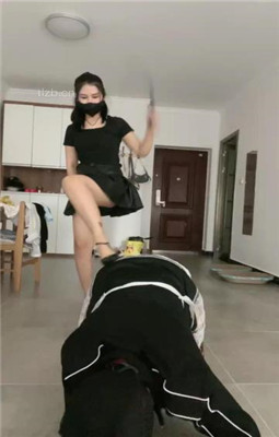 图片[17]_【露可】狂暴变态-鞭抽坐垫/靴底喂食【双视角版】_HD绳艺资源