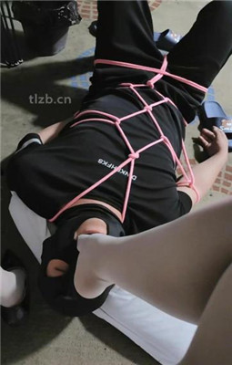 图片[8]_【奶糖】绳艺技巧艺术贱狗闻舔丝袜臭脚_HD绳艺资源