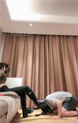 图片[17]_【不期而遇】恋臀爱好者-长筒靴高难度挑战踢踩跺/磕头认错_HD绳艺资源