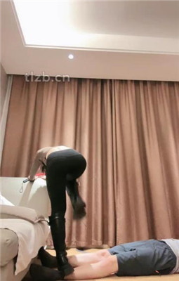 图片[18]_【不期而遇】恋臀爱好者-长筒靴高难度挑战踢踩跺/磕头认错_HD绳艺资源