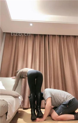 图片[20]_【不期而遇】恋臀爱好者-长筒靴高难度挑战踢踩跺/磕头认错_HD绳艺资源