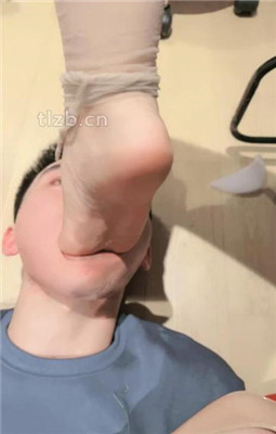 图片[9]_【时安】肉丝脚狂舔/踩踏碾压/手铐绳艺技巧_HD绳艺资源