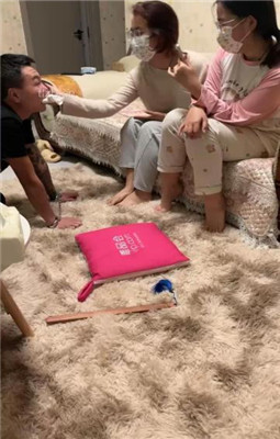 甜儿公主稀有小白鞋粉棉袜踩两块人肉地毯，全体重踩头 bf23611