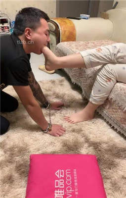 甜儿公主稀有小白鞋粉棉袜踩两块人肉地毯，全体重踩头 bf23611