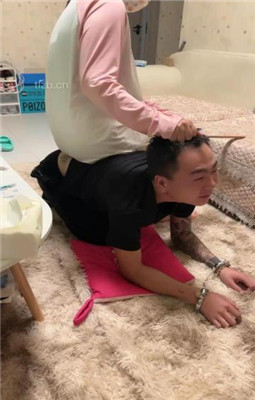 甜儿公主稀有小白鞋粉棉袜踩两块人肉地毯，全体重踩头 bf23611