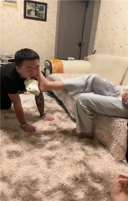 元老级狐狸女王黑丝肉丝坐脸踩头 bf23520