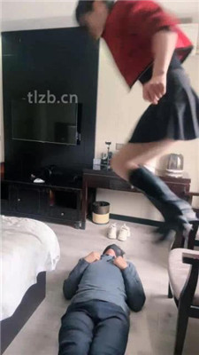 图片[8]_【孤傲女帝】胯下虐辱/全体重踩脖/跳踩/耳光抽_HD绳艺资源