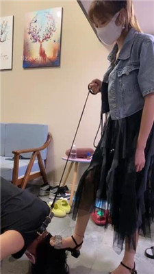 图片[2]_【甘露】凉鞋踩狗头/狗链遛狗/踢踹/骑马踩踏_HD绳艺资源