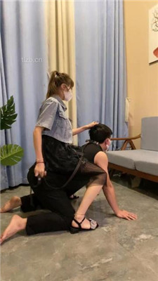 图片[4]_【甘露】凉鞋踩狗头/狗链遛狗/踢踹/骑马踩踏_HD绳艺资源