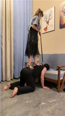 图片[6]_【甘露】凉鞋踩狗头/狗链遛狗/踢踹/骑马踩踏_HD绳艺资源