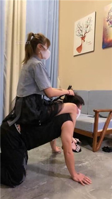 图片[10]_【甘露】凉鞋踩狗头/狗链遛狗/踢踹/骑马踩踏_HD绳艺资源