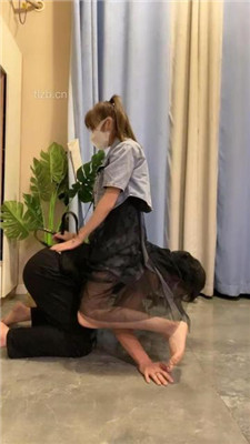 图片[17]_【甘露】凉鞋踩狗头/狗链遛狗/踢踹/骑马踩踏_HD绳艺资源