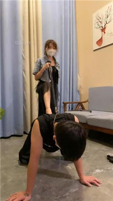 图片[20]_【甘露】凉鞋踩狗头/狗链遛狗/踢踹/骑马踩踏_HD绳艺资源