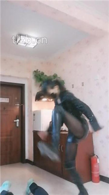 图片[19]_【美娜格格】长靴黑丝S-转胯爬行/超高难度挑战踢踹/腿绞_HD绳艺资源