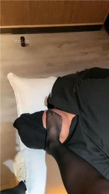 图片[10]_【千条姐】小白鞋黑丝全体重踩踏_HD绳艺资源