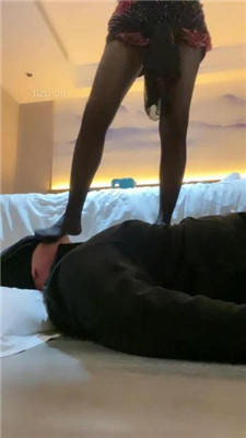 图片[13]_【千条姐】小白鞋黑丝全体重踩踏_HD绳艺资源