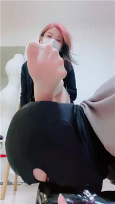 图片[5]_【甜心教主】鞭子威胁-贱奴舔脏长靴底_HD绳艺资源