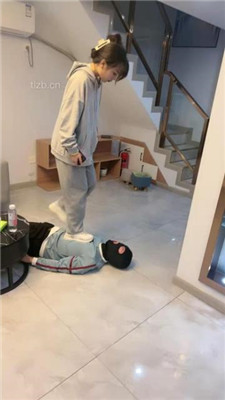 图片[2]_【乔妹】运动鞋白袜踩地毯狗/虐乳/训练_HD绳艺资源