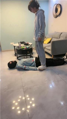 图片[4]_【乔妹】运动鞋白袜踩地毯狗/虐乳/训练_HD绳艺资源