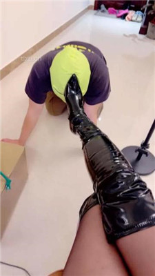 图片[2]_【梓夫人】长靴黑丝圈养绿帽狗囚禁虐_HD绳艺资源