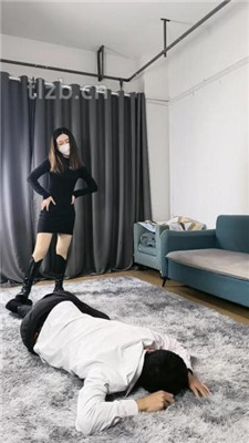 图片[11]_【诗琪】胯下辱-长靴踢踹踩-舔脏鞋_HD绳艺资源