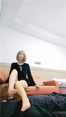艾琳s虐脚奴身上蹦迪喂脚趾甲——颜面破坏系列(六) YC-230206-2