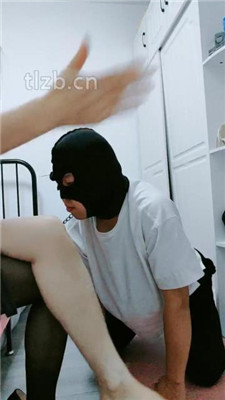 艾琳s虐脚奴身上蹦迪喂脚趾甲——颜面破坏系列(六) YC-230206-2