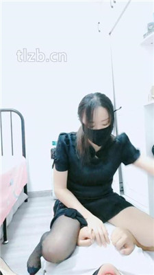 艾琳s虐脚奴身上蹦迪喂脚趾甲——颜面破坏系列(六) YC-230206-2