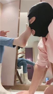 图片[17]_【美娜格格】牛仔裤短靴-胯下辱/人体擦鞋器/脚插嘴_HD绳艺资源