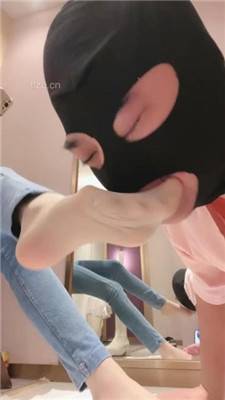 图片[20]_【美娜格格】牛仔裤短靴-胯下辱/人体擦鞋器/脚插嘴_HD绳艺资源